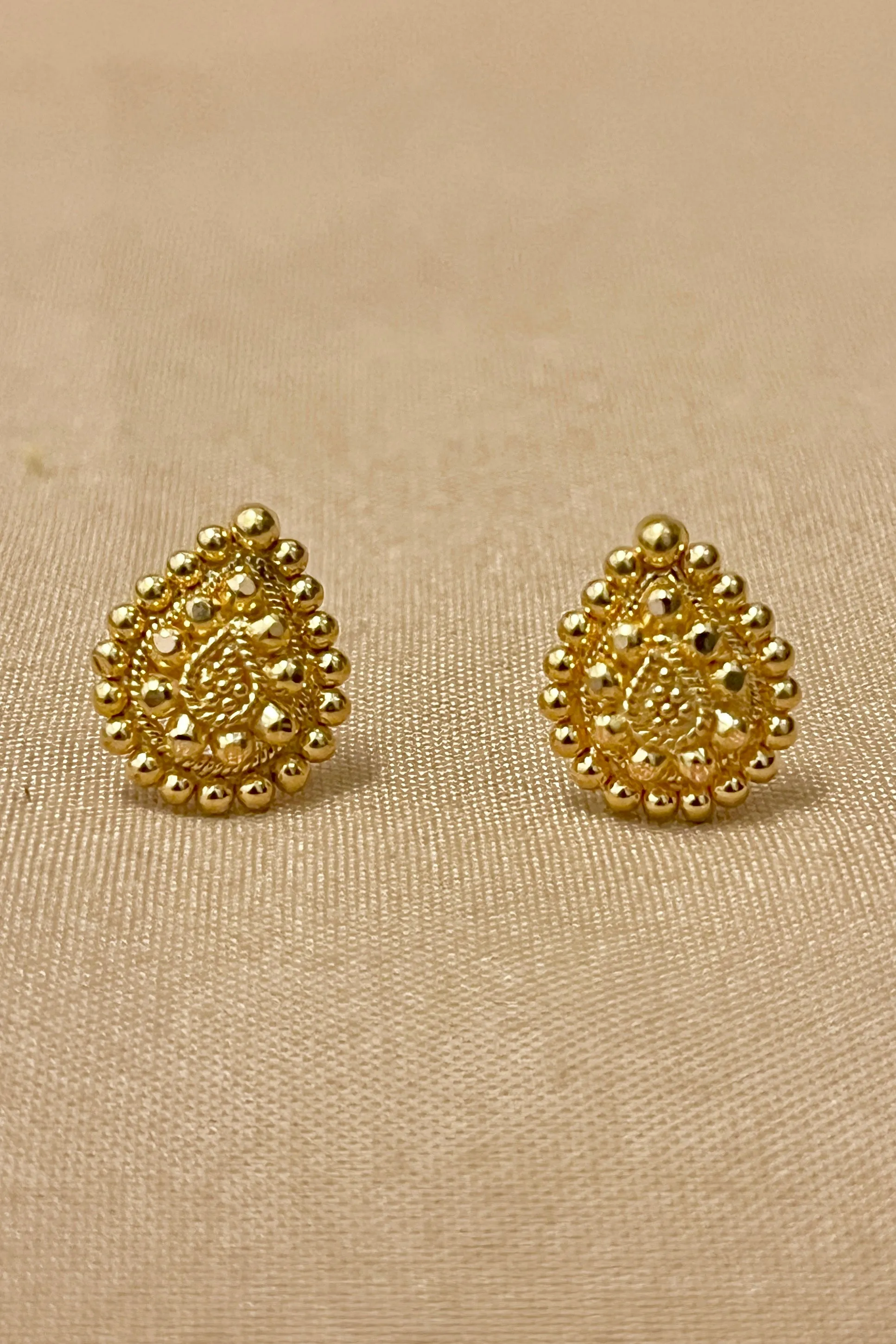 22 KT Gold Designer Teardrop Pendant Set (D116)