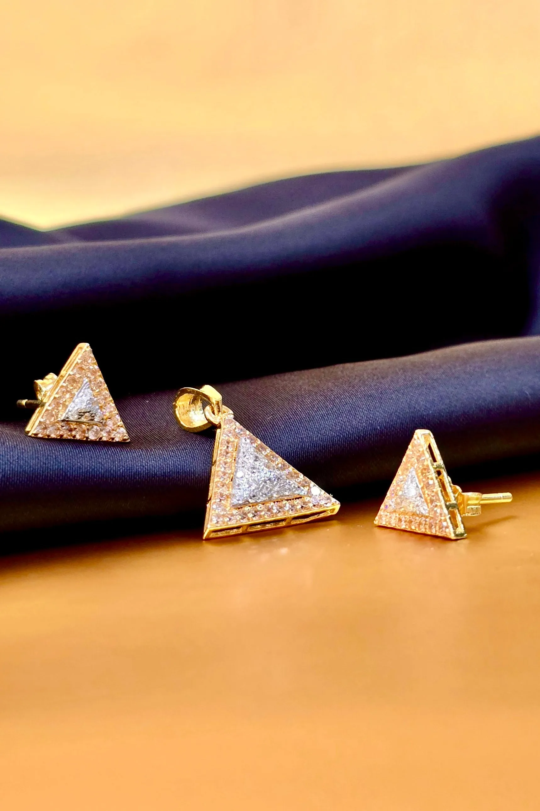 22 KT Gold Designer Triangle Pendant Set (D59)