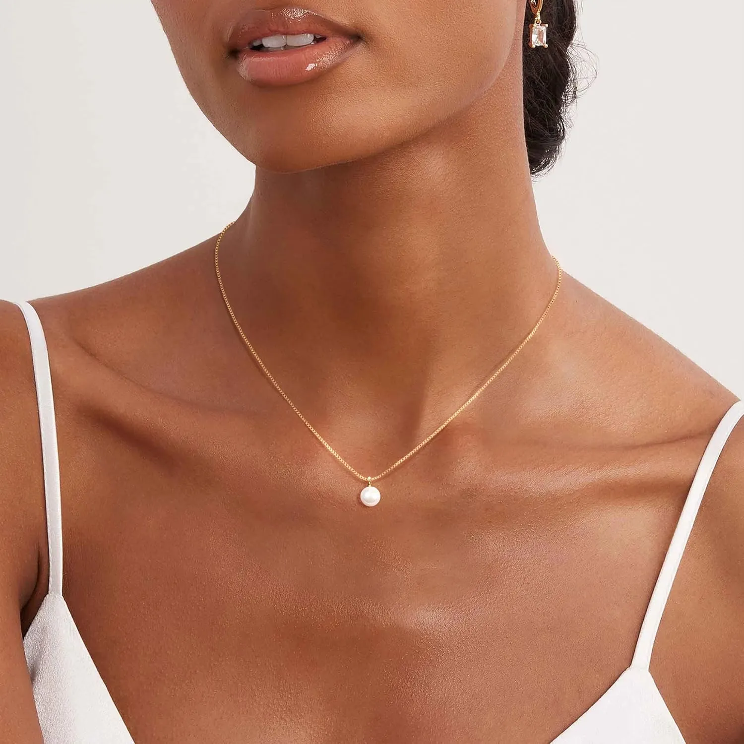 Gold Pendant Necklace for Women, Dainty Diamond Necklaces for Women Simple 14K Gold Plated Paperclip Choker Necklaces Cute Minimalist Open Oval Necklaces Gold Jewelry for Women Gifts
